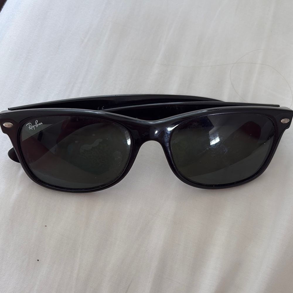 Ray-Ban Classic Black Wayfarer Sunglasses small frame